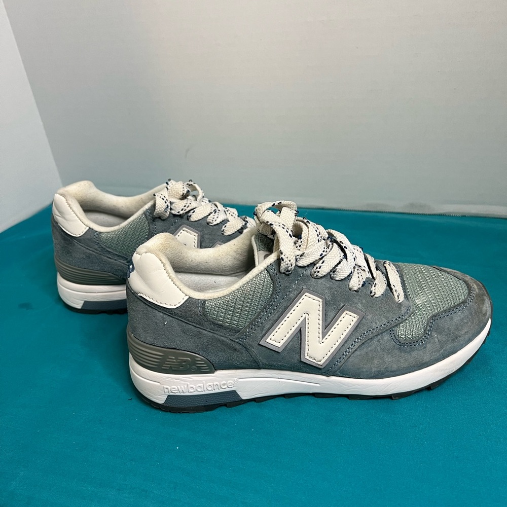 Womens size 6 New Balance 1400